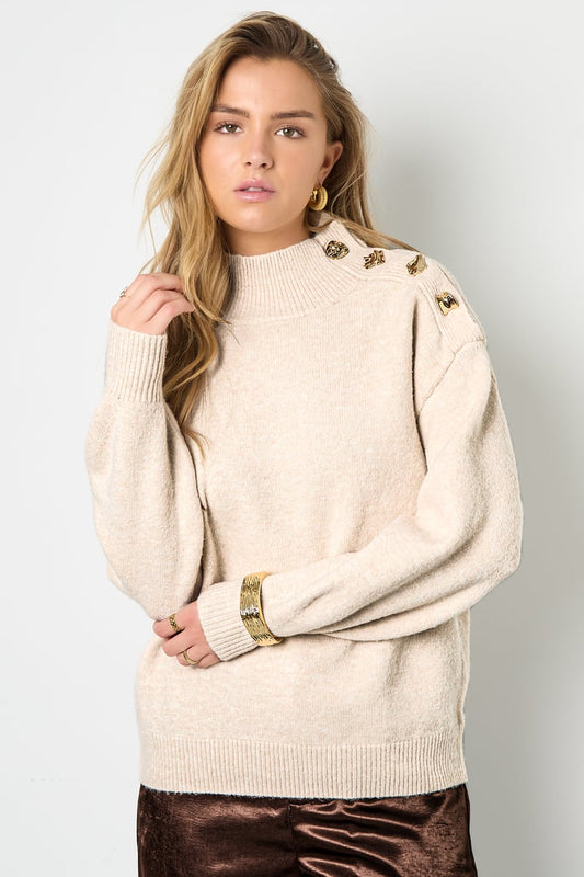 Sweater with buttons on the shoulder