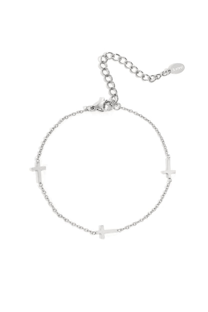 Silver Cruz bracelet featuring a twisted rope texture displayed on a white background from Sorea Fashion.