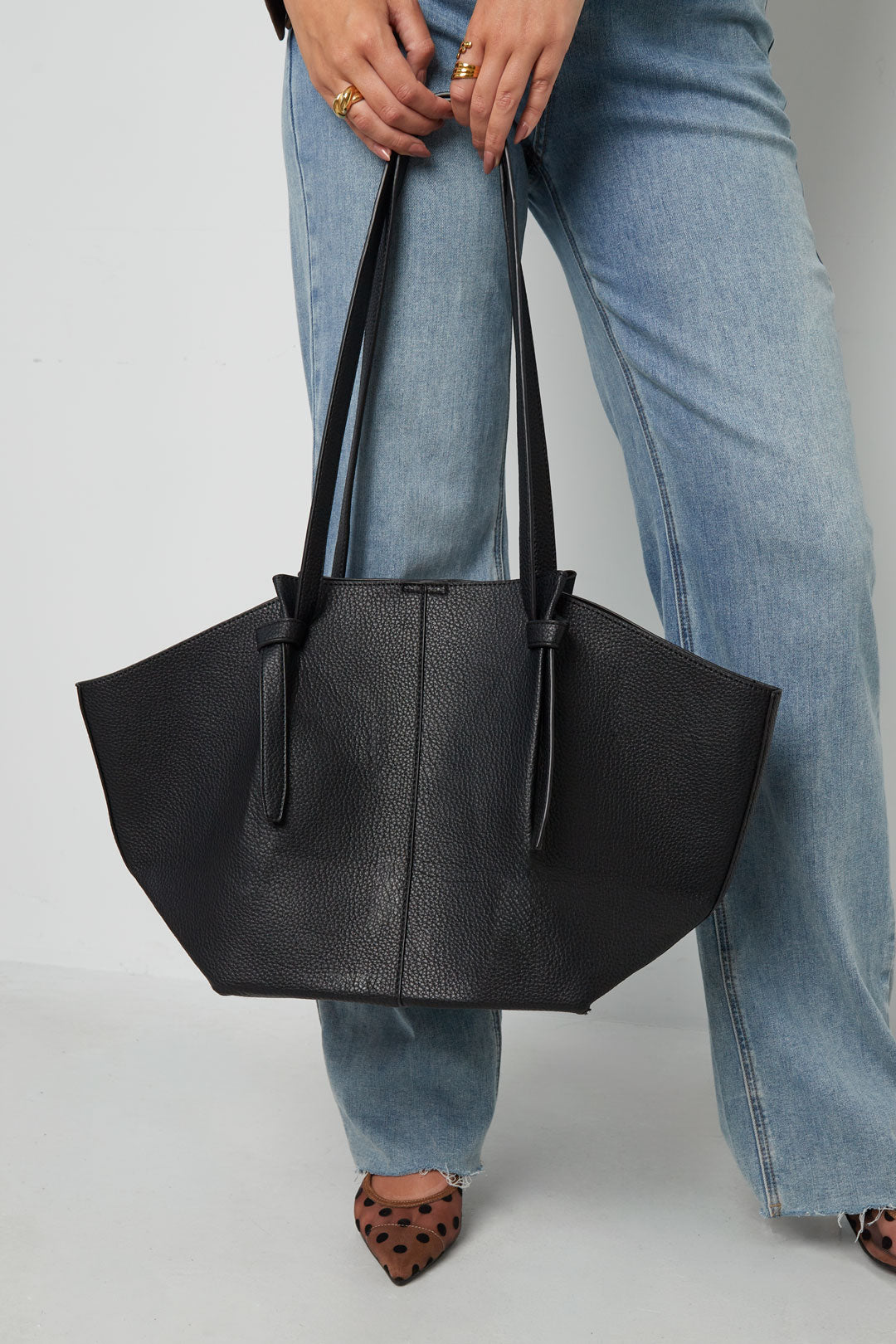 Black Jayla bag with a structured everyday design styled in a casual outfit from Sorea Fashion.