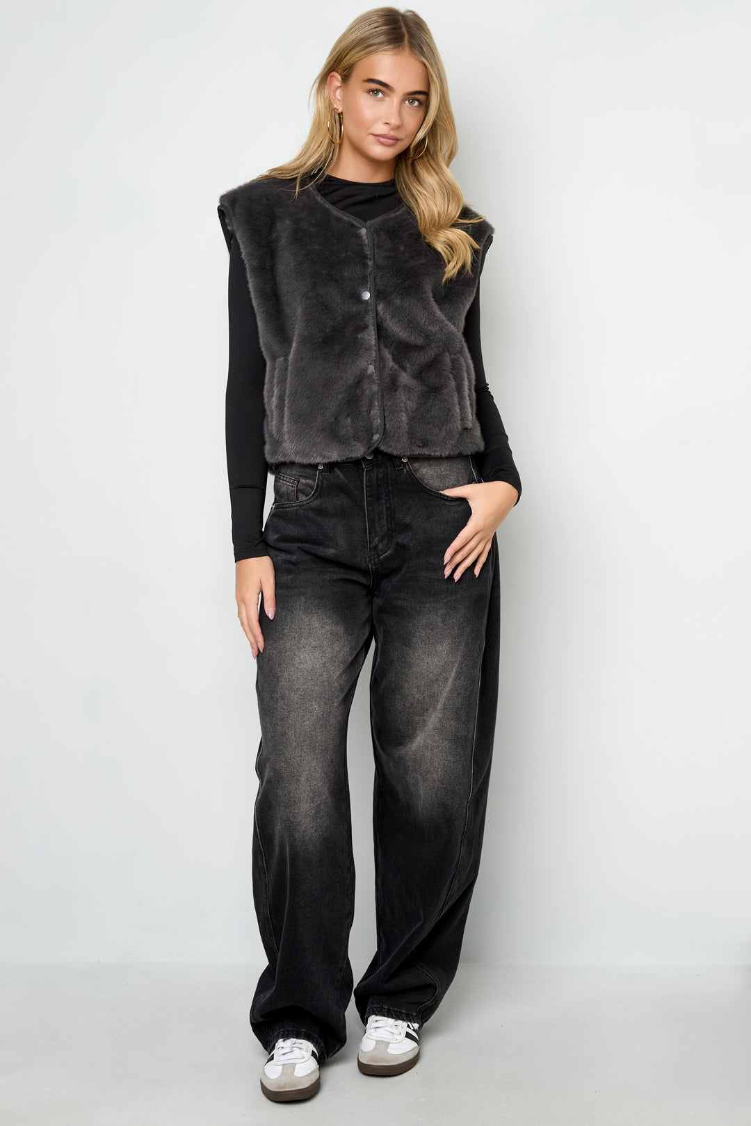 Black Rylee faux fur vest with a soft fluffy texture styled in a modern casual outfit from Sorea Fashion.