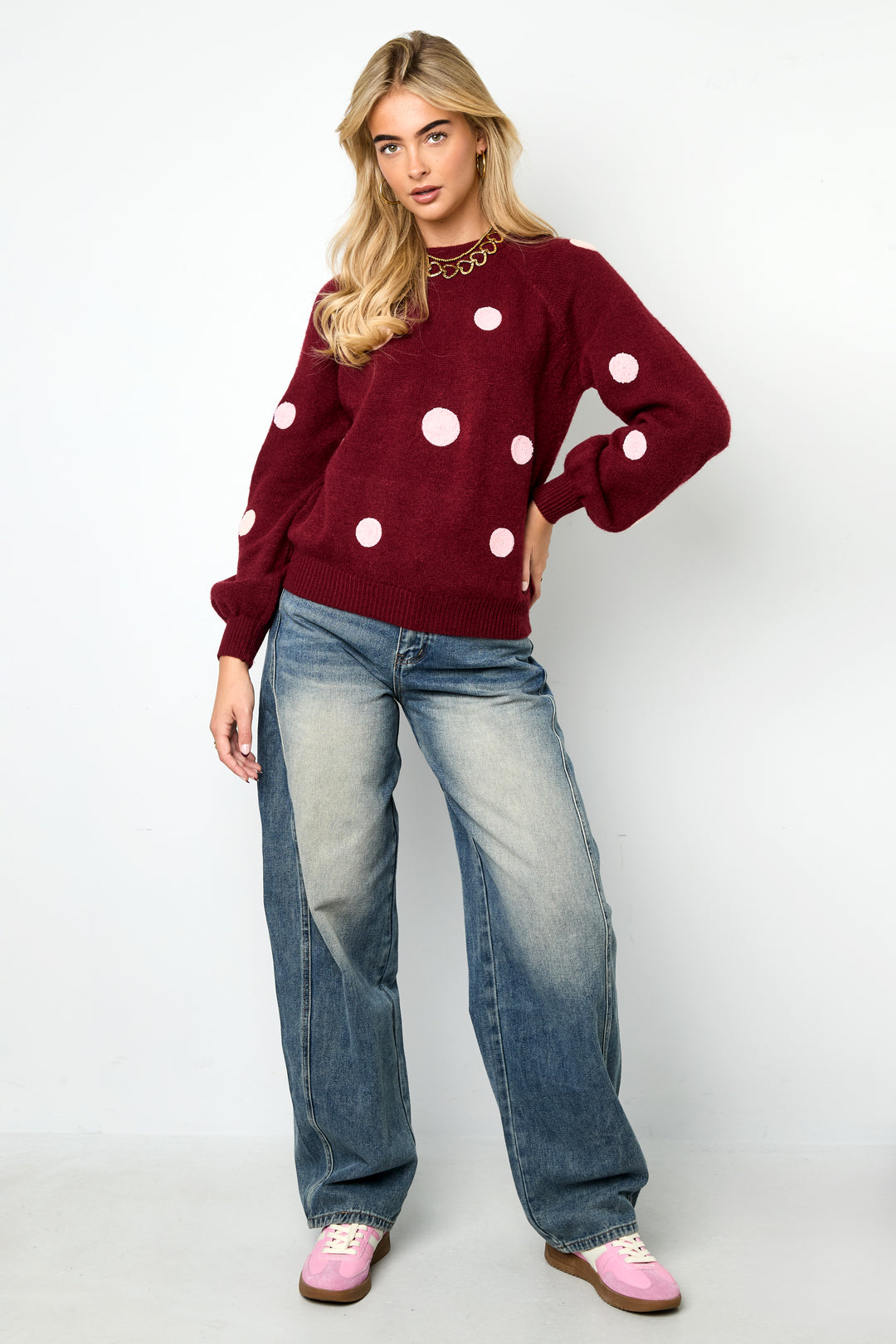 Wine Red Tess sweater with floral embroidery styled in an everyday look from Sorea Fashion.